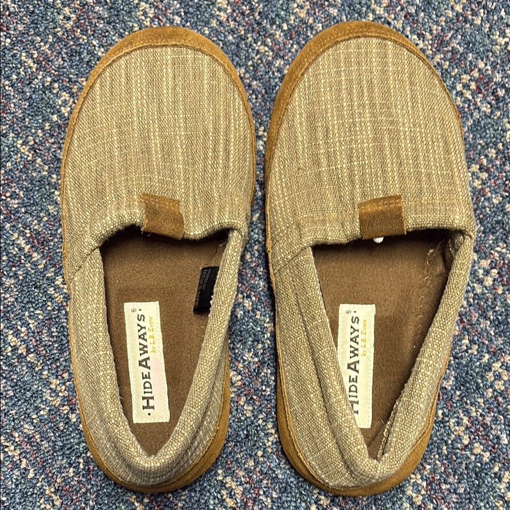 Preloved Hideaways by L.E. Evan’s men’s slip ons size 8